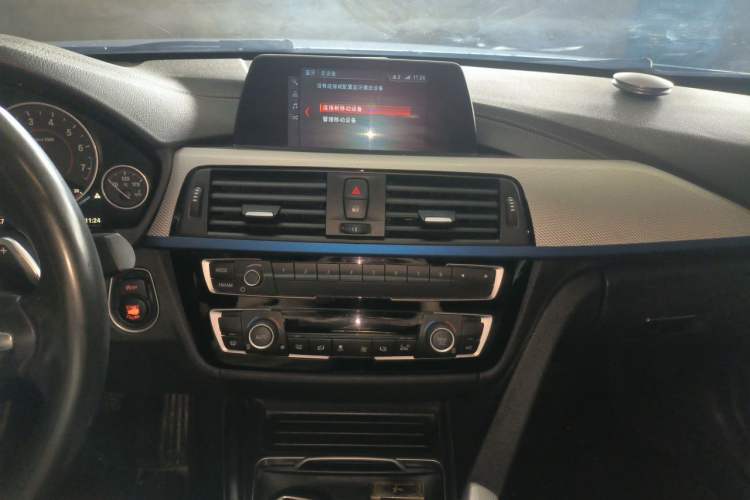 Used BMW 3 Series 2018 320i M Sport Package Audio And AC Panel