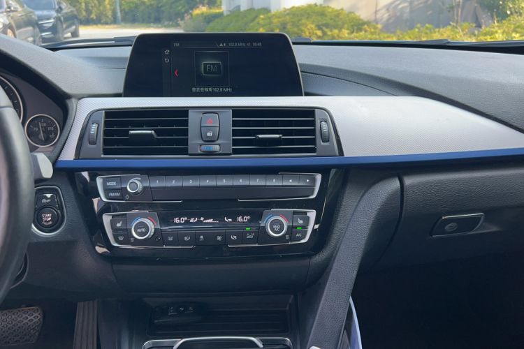Used BMW 3 Series 2018 320i M Sport Package Audio And AC Panel