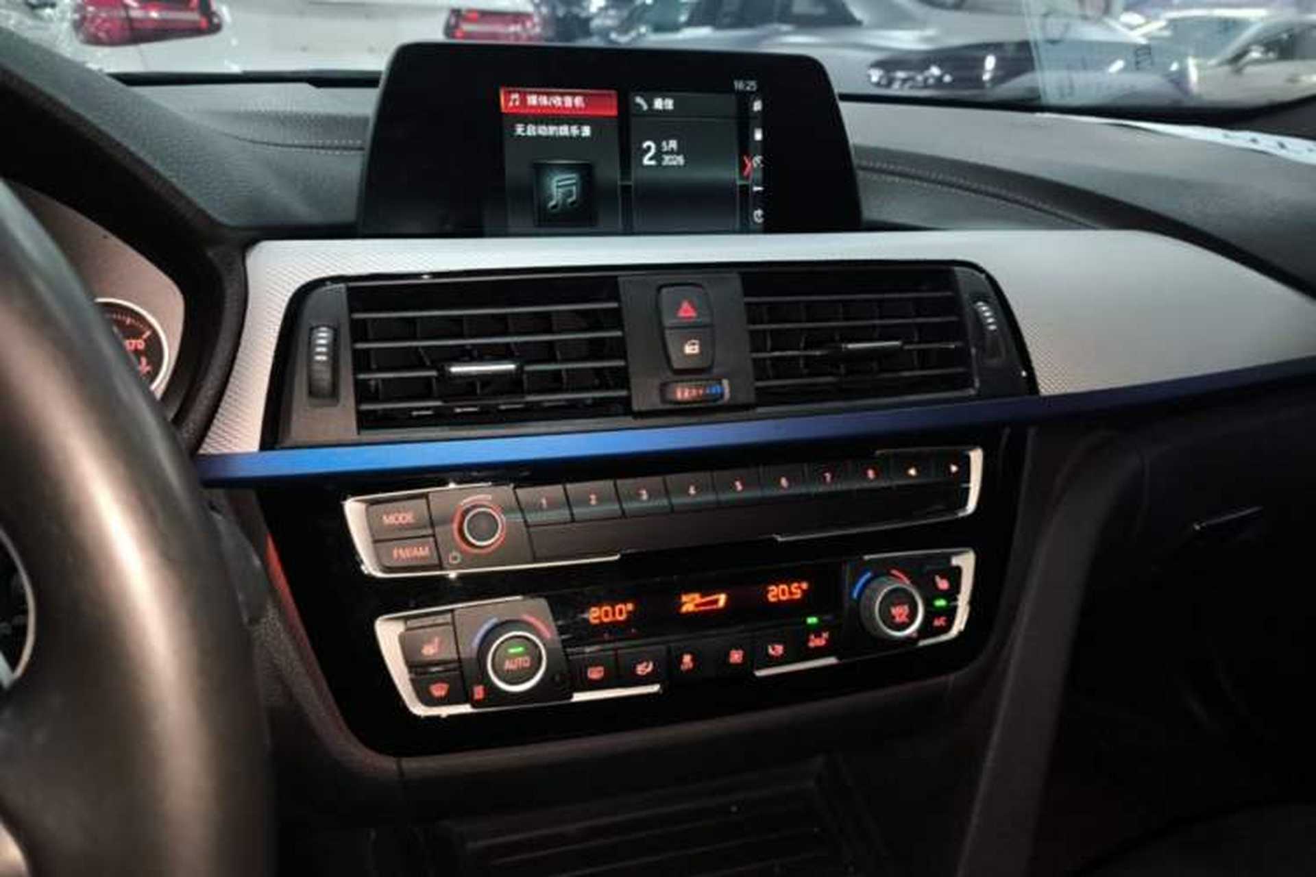 Used BMW 3 Series 2018 320i M Sport Package Audio And AC Panel