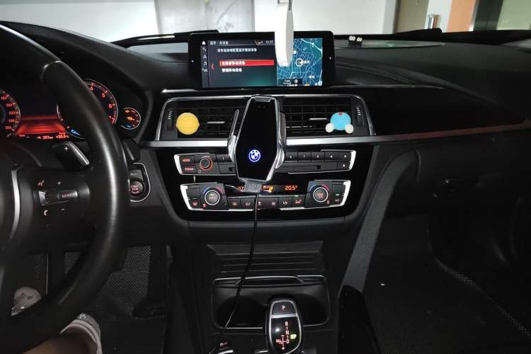 Used BMW 3 Series 2018 320Li Leading Model M Sport Package Audio And AC Panel