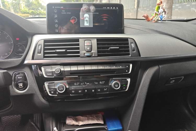 Used BMW 3 Series 2018 320i M Sport Night Edition Audio And AC Panel