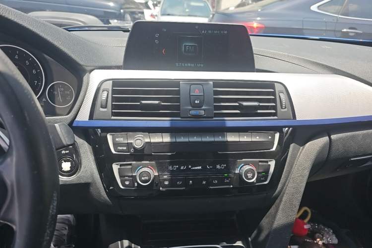 Used BMW 3 Series 2018 320i M Sport Package Audio And AC Panel