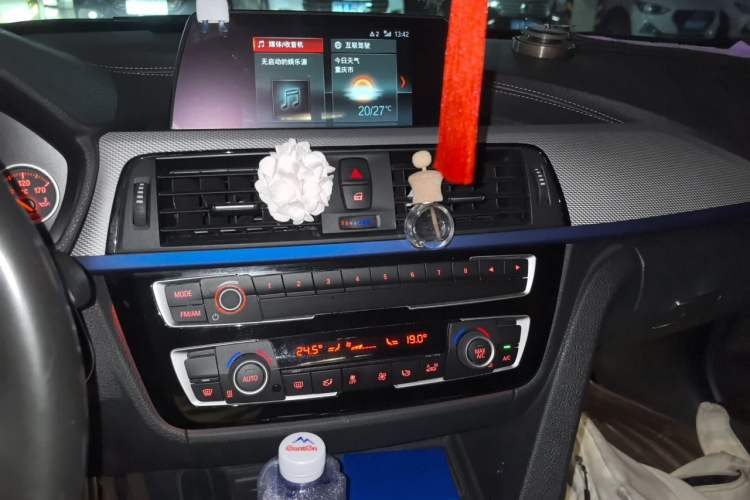 Used BMW 3 Series 2018 320i M Sport Package Audio And AC Panel