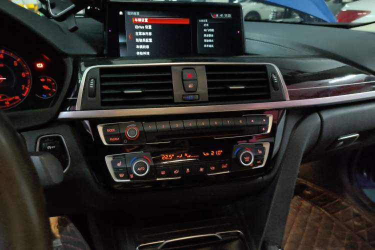 Used BMW 3 Series 2018 330Li M Sport Shadow Edition Audio And AC Panel