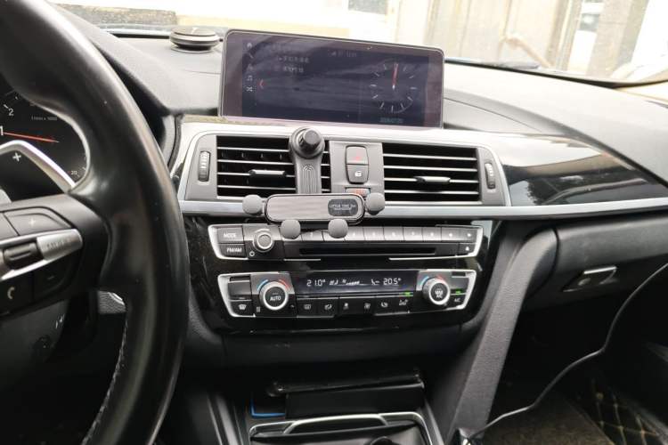 Used BMW 3 Series 2018 320Li Leading Model M Sport Package Audio And AC Panel