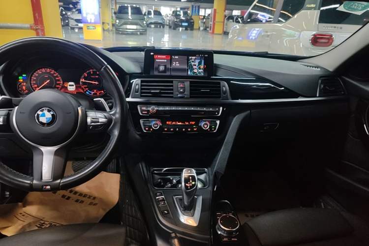 Used BMW 3 Series 2018 320Li Leading Model M Sport Package Audio And AC Panel