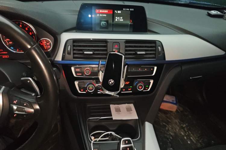 Used BMW 3 Series 2018 320i M Sport Package Audio And AC Panel