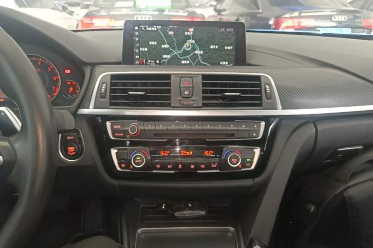 Used BMW 3 Series 2018 320Li Leading Model M Sport Package Audio And AC Panel