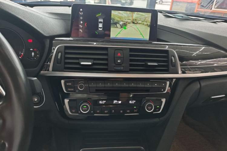 Used BMW 3 Series 2018 320Li Leading Model M Sport Package Audio And AC Panel