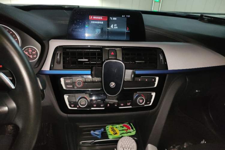 Used BMW 3 Series 2018 320i M Sport Package Audio And AC Panel
