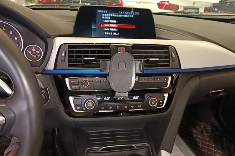 Used BMW 3 Series 2018 320i M Sport Package Audio And AC Panel