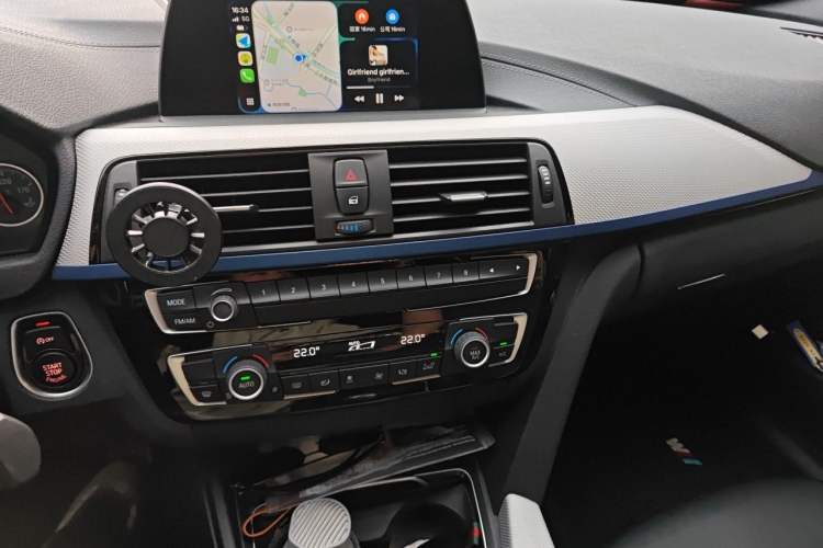 Used BMW 3 Series 2018 320i M Sport Package Audio And AC Panel