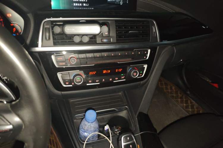 Used BMW 3 Series 2018 320Li Leading Model M Sport Package Audio And AC Panel