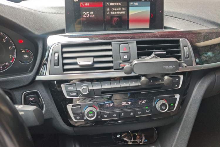 Used BMW 3 Series 2018 320Li Leading Model M Sport Package Audio And AC Panel