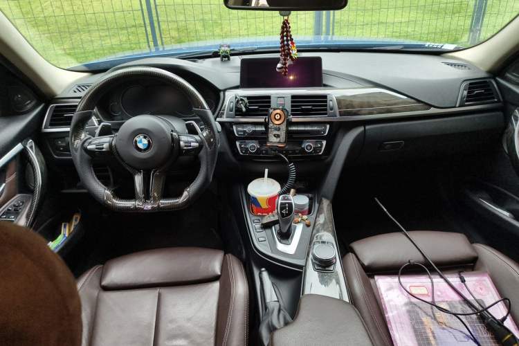 Used BMW 3 Series 2018 330Li M Sport Shadow Edition Center Console