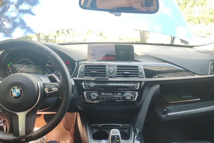 Used BMW 3 Series 2018 320Li Leading Model M Sport Package Center Console
