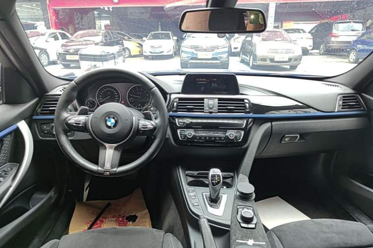 Used BMW 3 Series 2018 320i M Sport Package Center Console