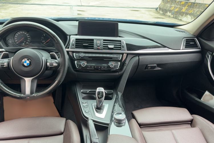 Used BMW 3 Series 2018 320Li Leading Model M Sport Package Center Console