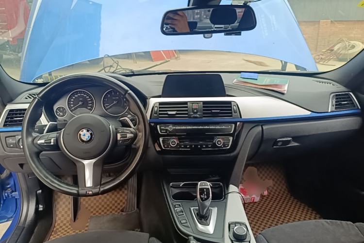 Used BMW 3 Series 2018 320i M Sport Package Center Console