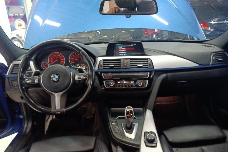 Used BMW 3 Series 2018 320i M Sport Package Center Console