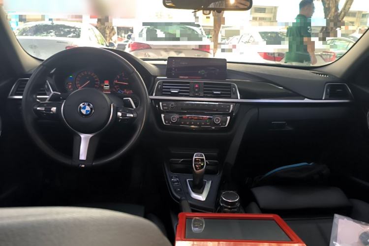 Used BMW 3 Series 2018 320Li Leading Model M Sport Package Center Console
