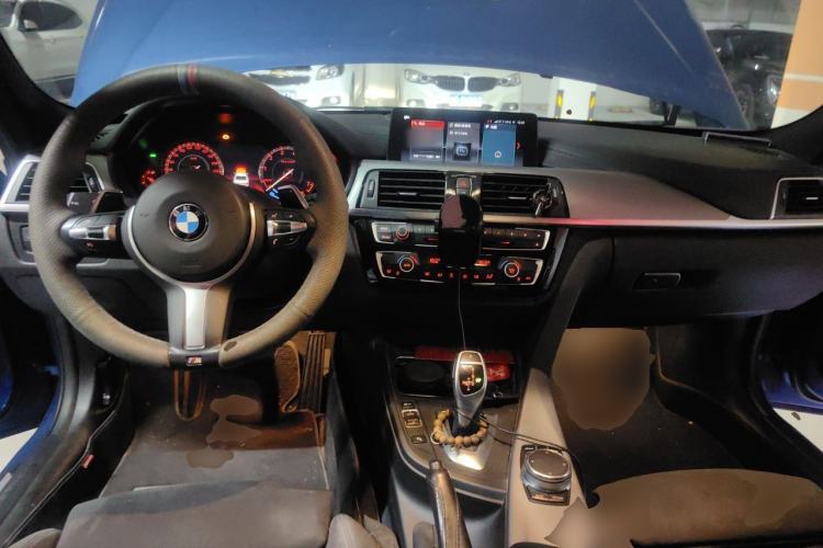 Used BMW 3 Series 2018 320i M Sport Night Edition Center Console