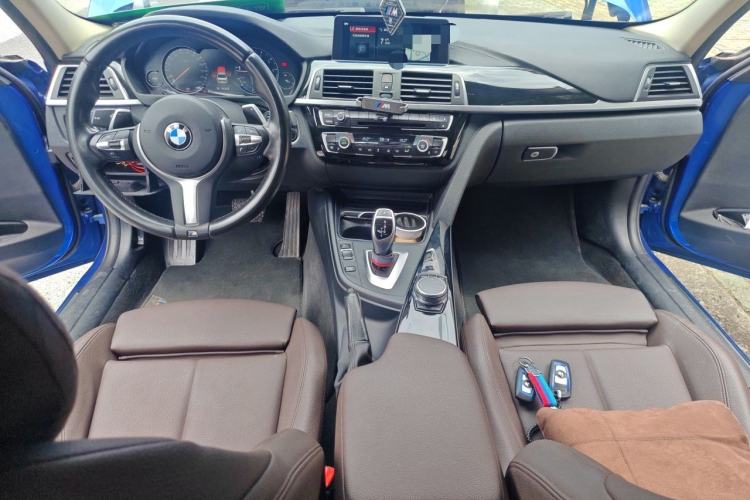 Used BMW 3 Series 2018 320Li Leading Model M Sport Package Center Console