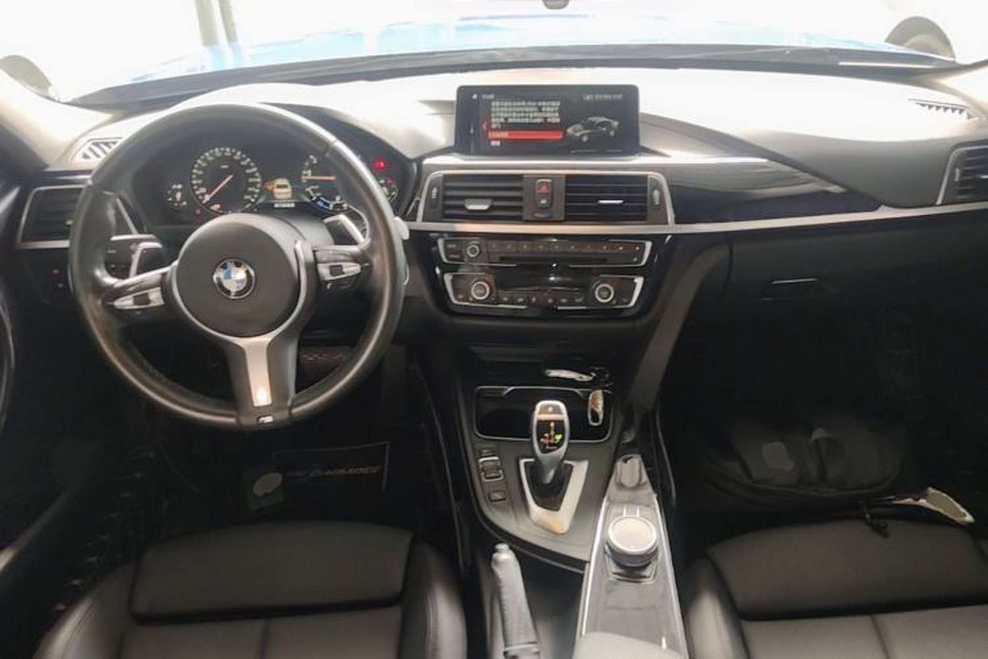 Used BMW 3 Series 2018 320Li Leading Model M Sport Package Center Console