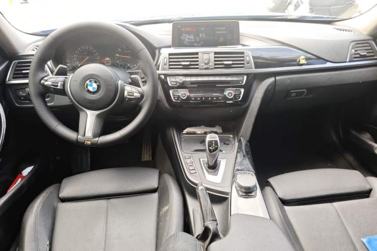 Used BMW 3 Series 2018 320Li Leading Model M Sport Package Center Console