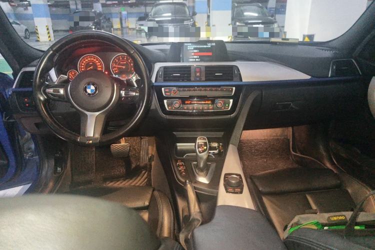 Used BMW 3 Series 2018 320i M Sport Package Center Console