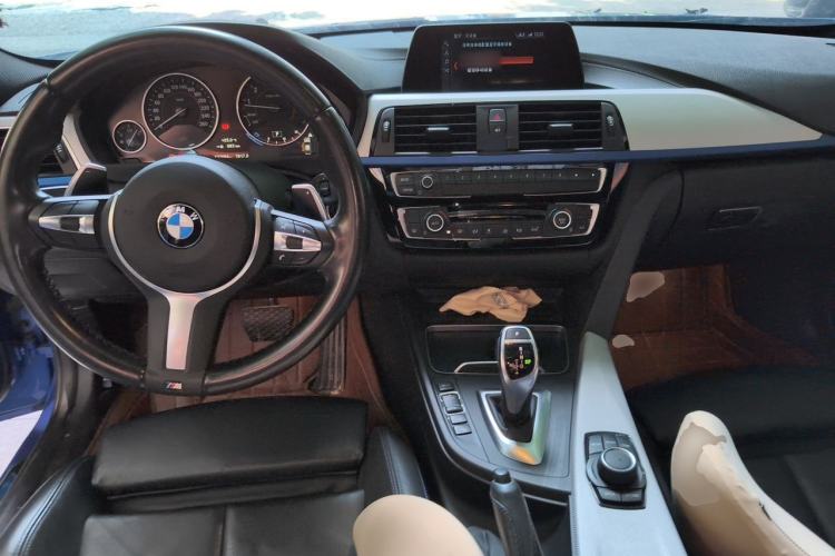 Used BMW 3 Series 2018 320i M Sport Package Center Console