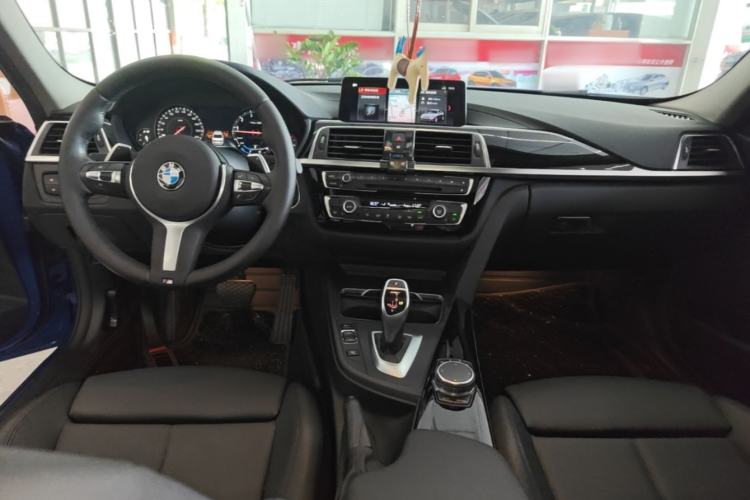 Used BMW 3 Series 2018 320Li Leading Model M Sport Package Center Console