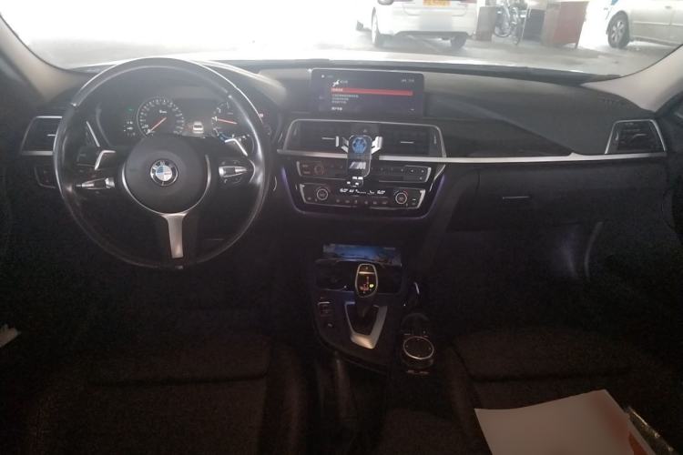 Used BMW 3 Series 2018 320Li Leading Model M Sport Package Center Console
