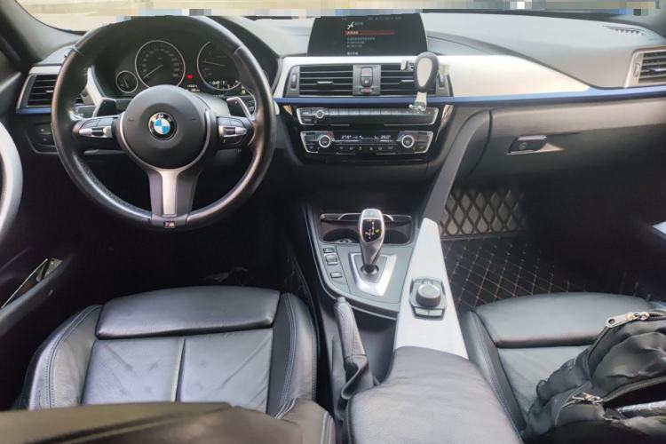 Used BMW 3 Series 2018 320i M Sport Package Center Console