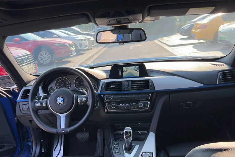 Used BMW 3 Series 2018 320i M Sport Package Center Console