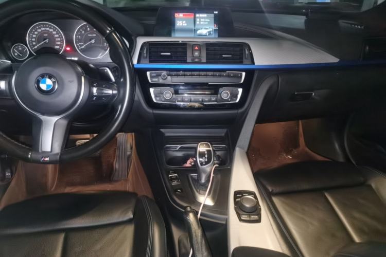Used BMW 3 Series 2018 320i M Sport Package Center Console