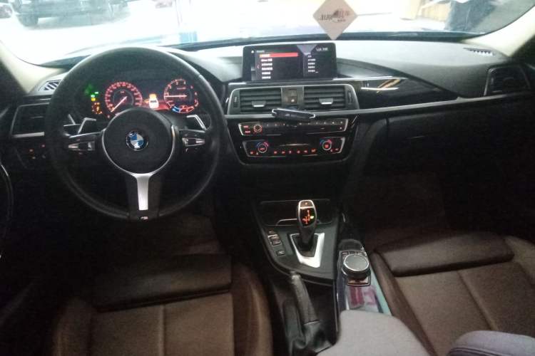 Used BMW 3 Series 2018 320Li Leading Model M Sport Package Center Console