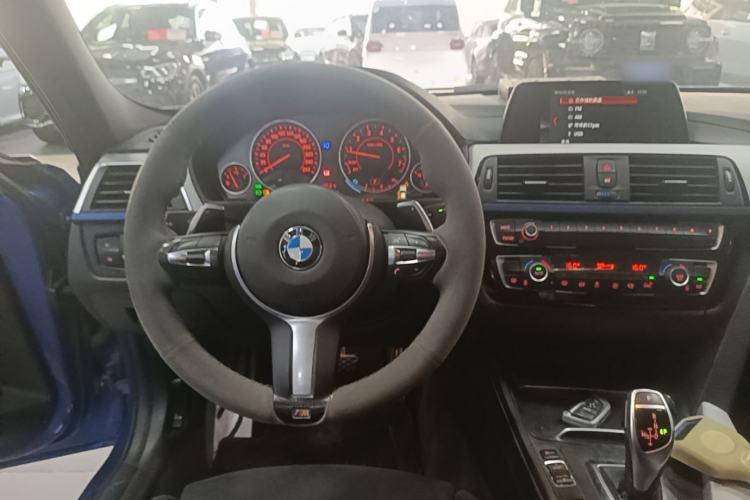 Used BMW 3 Series 2018 320i M Sport Package Center Console