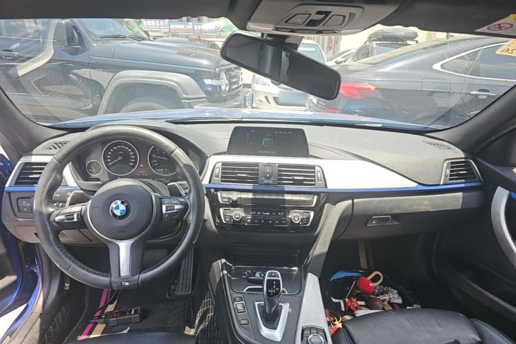 Used BMW 3 Series 2018 320i M Sport Package Center Console