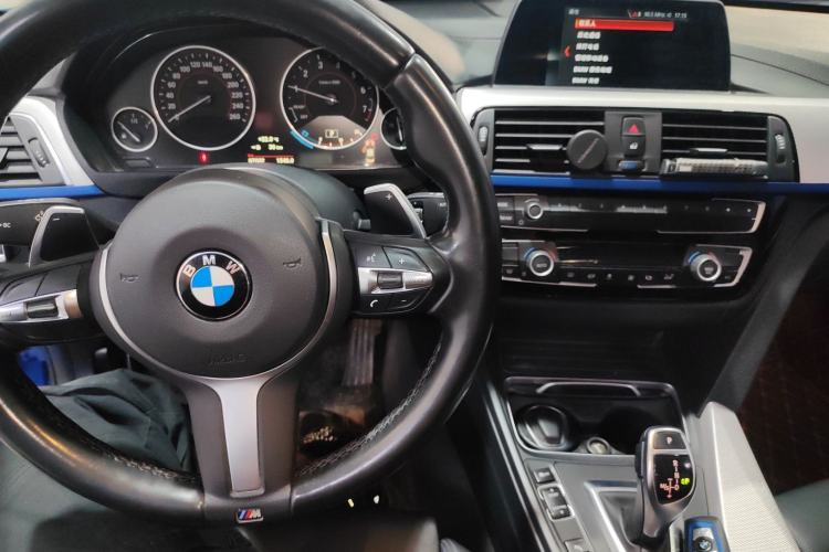 Used BMW 3 Series 2018 320i M Sport Package Center Console