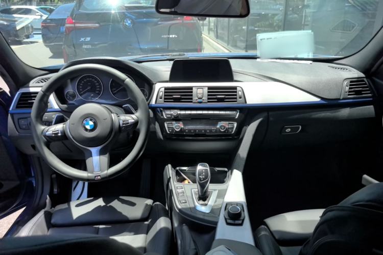 Used BMW 3 Series 2018 320i M Sport Package Center Console