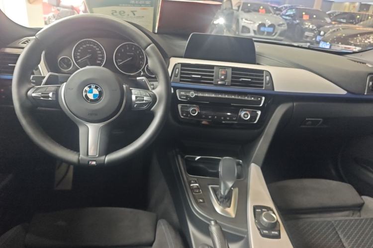 Used BMW 3 Series 2018 320i M Sport Package Center Console