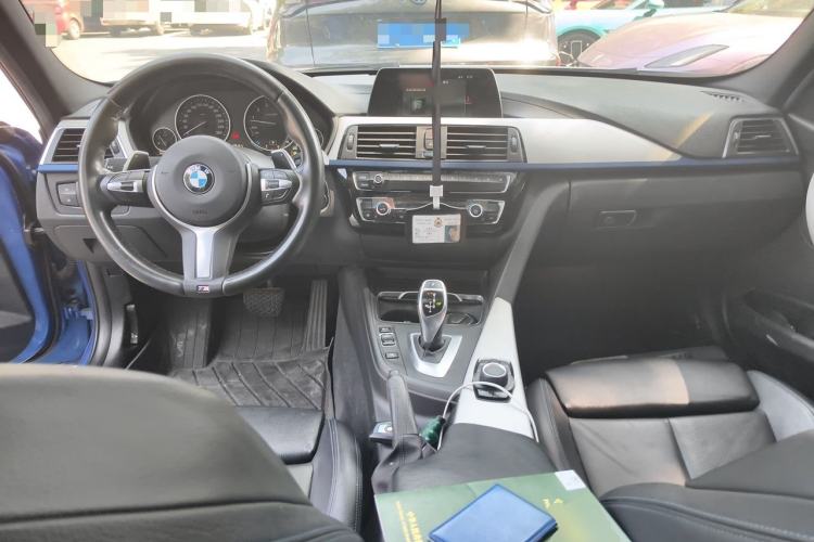 Used BMW 3 Series 2018 320i M Sport Package Center Console