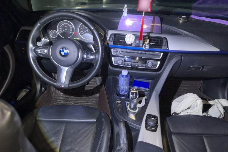Used BMW 3 Series 2018 320i M Sport Package Center Console
