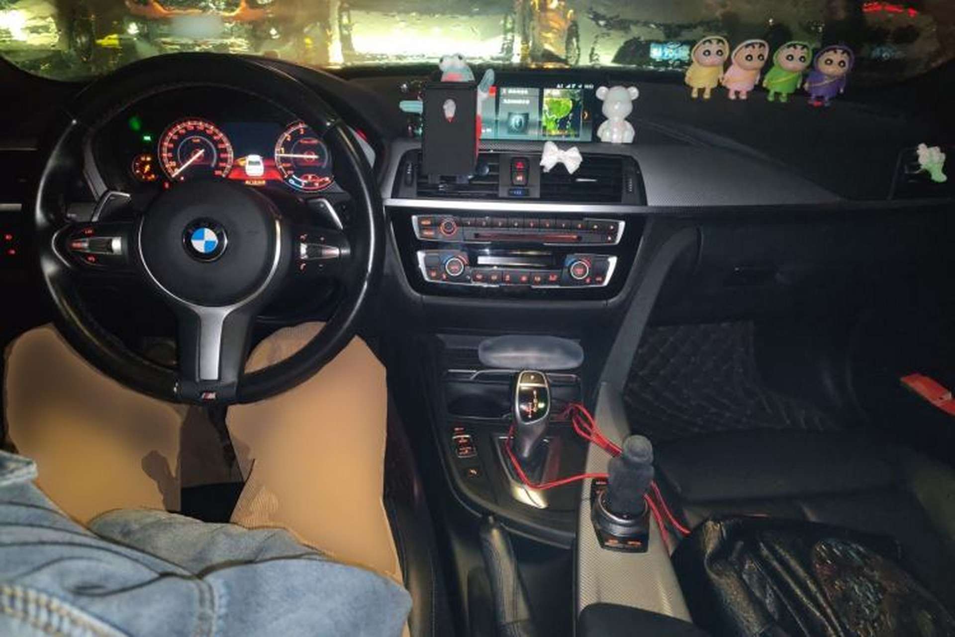 Used BMW 3 Series 2018 320i M Sport Night Edition Center Console