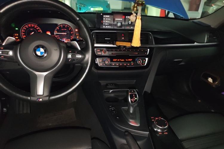 Used BMW 3 Series 2018 320Li Leading Model M Sport Package Center Console