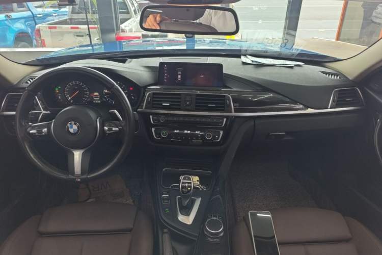 Used BMW 3 Series 2018 320Li Leading Model M Sport Package Center Console