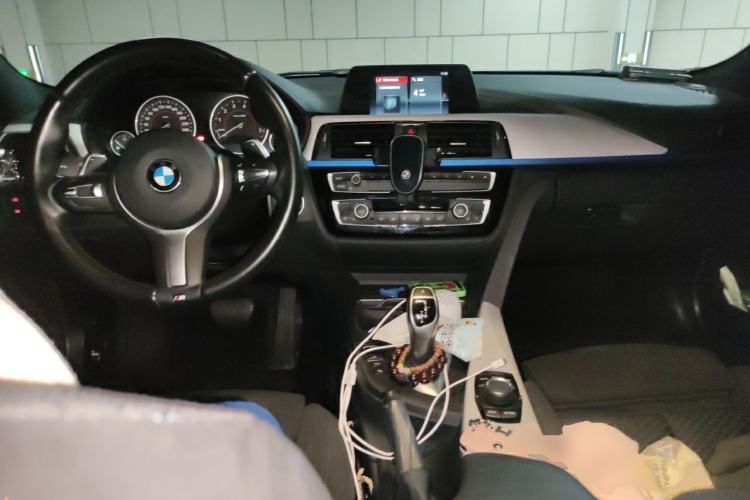Used BMW 3 Series 2018 320i M Sport Package Center Console