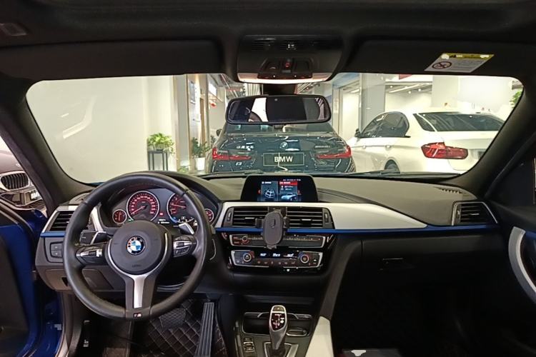 Used BMW 3 Series 2018 320i M Sport Package Center Console