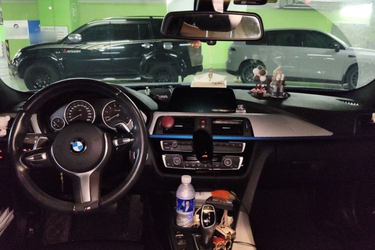 Used BMW 3 Series 2018 320i M Sport Package Center Console